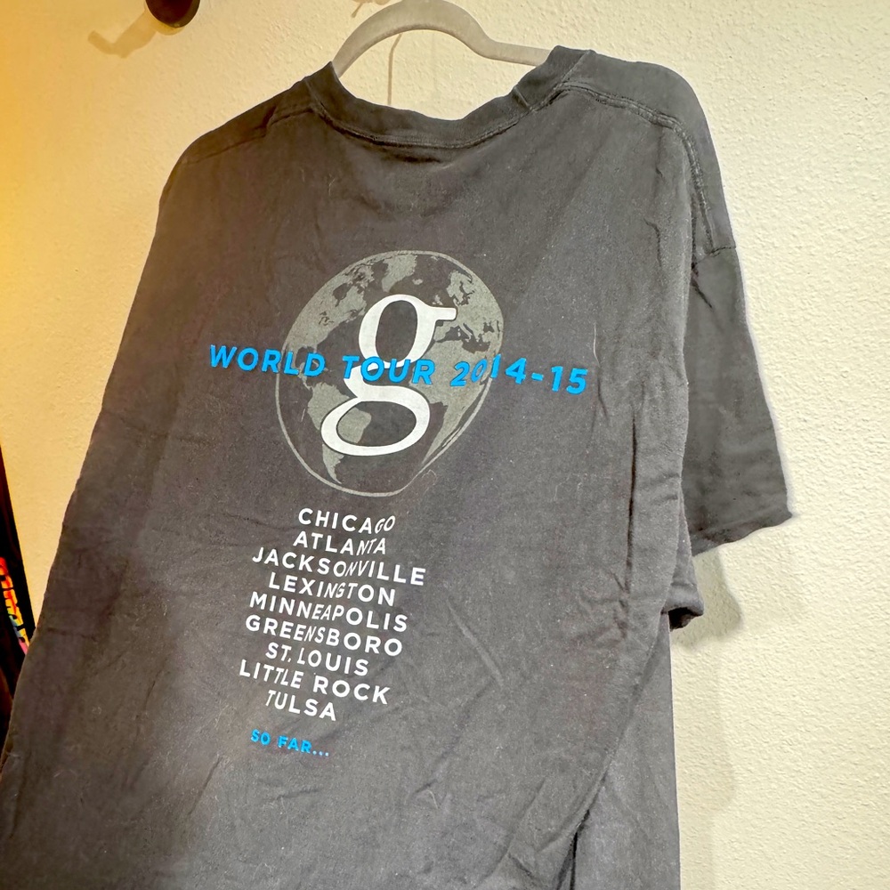 Garth Brooks concert shirt
2014 size XL